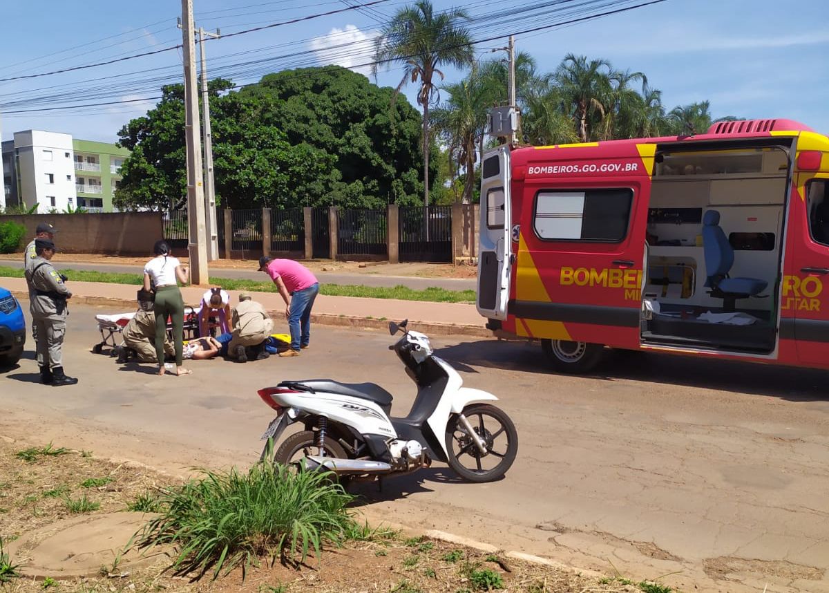 MULHER SOFRE QUEDA DE MOTO NA AVENIDA CRISTALINA, EM FORMOSA