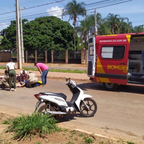 MULHER SOFRE QUEDA DE MOTO NA AVENIDA CRISTALINA, EM FORMOSA